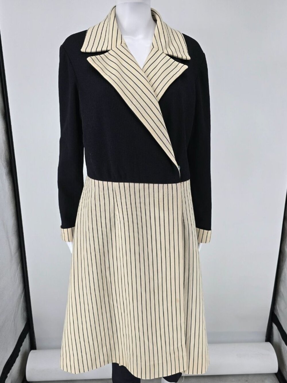 Vintage Early 1970s R&K Knits Black & Cream Pinstripe Contrast Dress (L) *Flaw